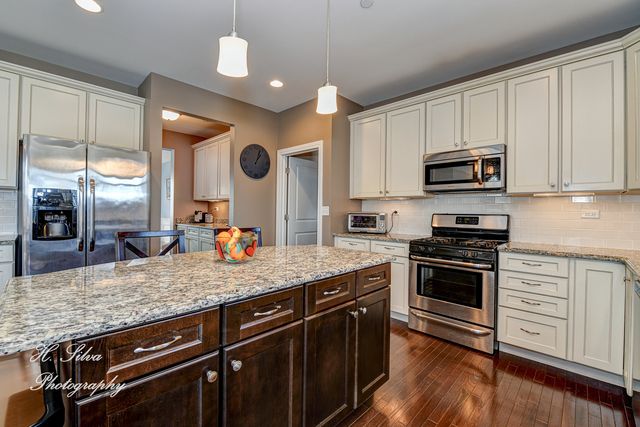 1403 Karen Drive, West Dundee, IL 60118