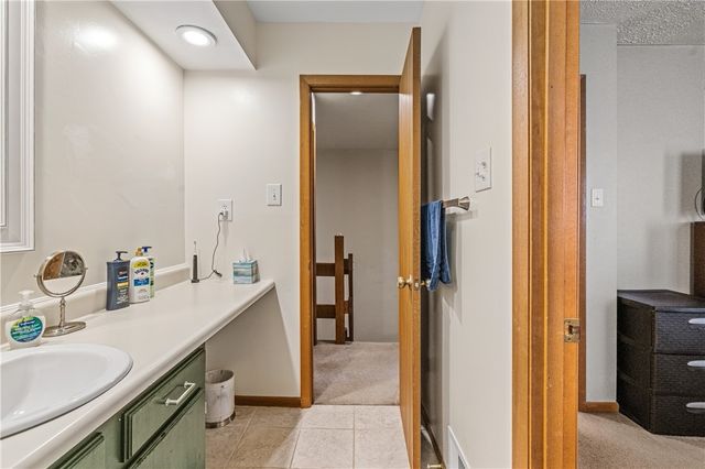 320 Spring Run Dr, Monroeville, PA 15146
