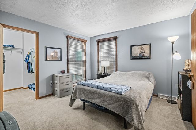 320 Spring Run Dr, Monroeville, PA 15146