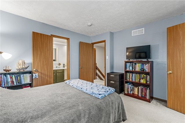 320 Spring Run Dr, Monroeville, PA 15146