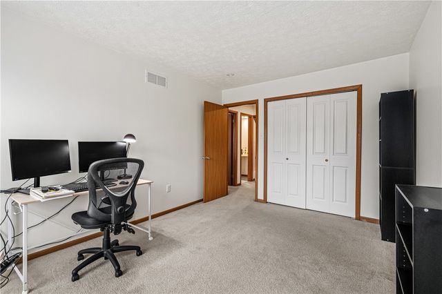 320 Spring Run Dr, Monroeville, PA 15146