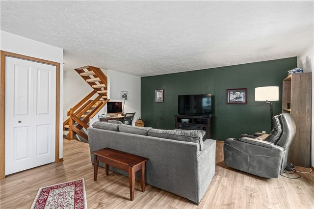 320 Spring Run Dr, Monroeville, PA 15146