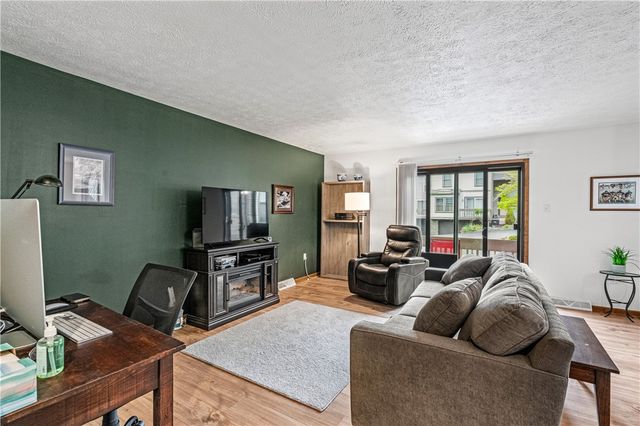 320 Spring Run Dr, Monroeville, PA 15146