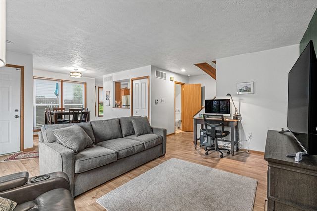 320 Spring Run Dr, Monroeville, PA 15146