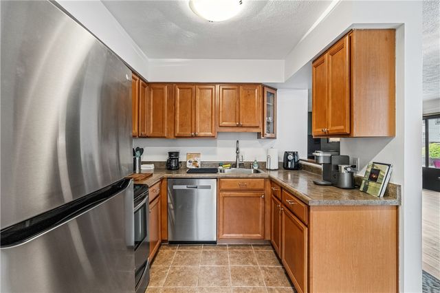320 Spring Run Dr, Monroeville, PA 15146