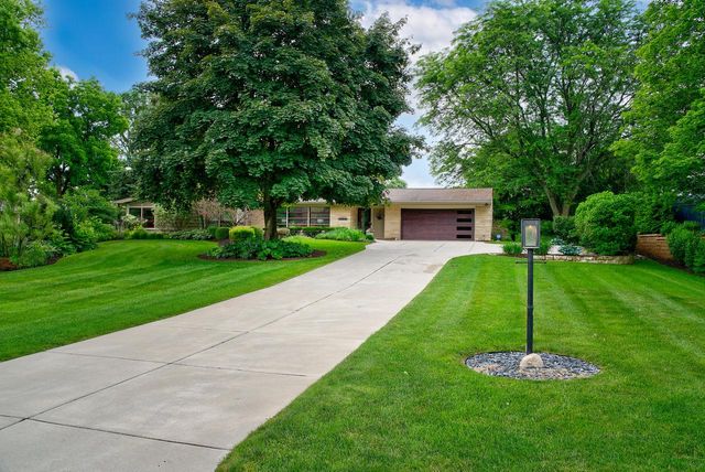 17425 Mierow LANE, Brookfield, WI 53045