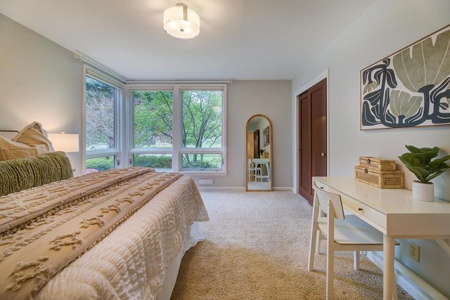 17425 Mierow LANE, Brookfield, WI 53045