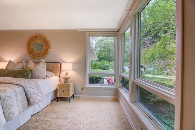 17425 Mierow LANE, Brookfield, WI 53045