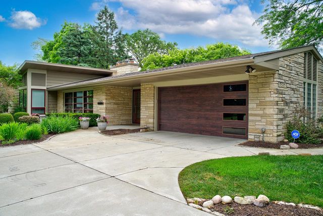 17425 Mierow LANE, Brookfield, WI 53045