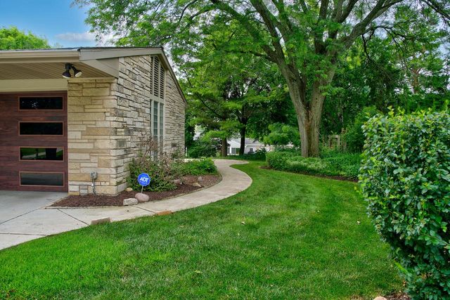 17425 Mierow LANE, Brookfield, WI 53045