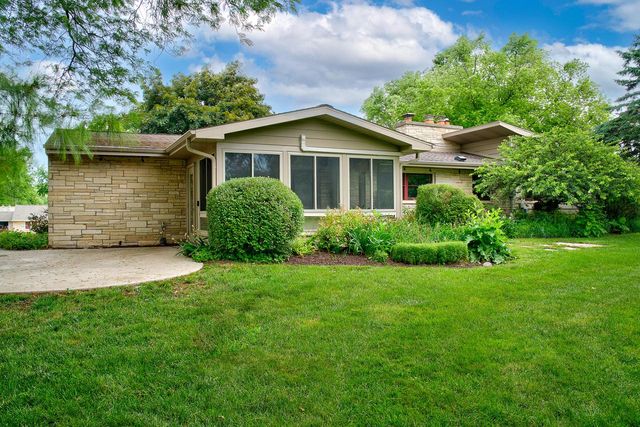17425 Mierow LANE, Brookfield, WI 53045
