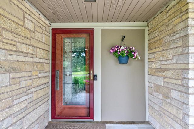 17425 Mierow LANE, Brookfield, WI 53045