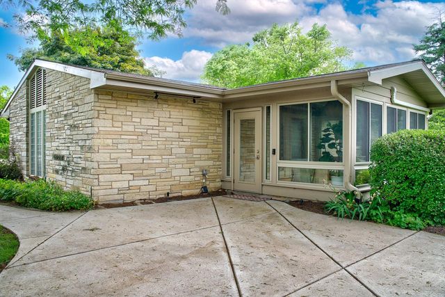 17425 Mierow LANE, Brookfield, WI 53045