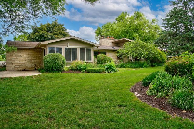 17425 Mierow LANE, Brookfield, WI 53045