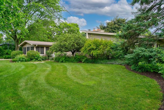 17425 Mierow LANE, Brookfield, WI 53045
