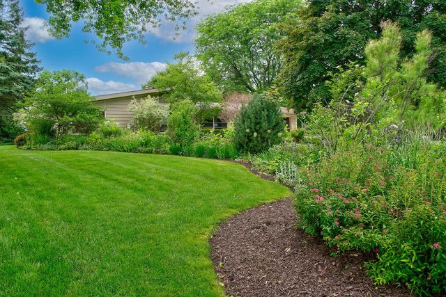 17425 Mierow LANE, Brookfield, WI 53045