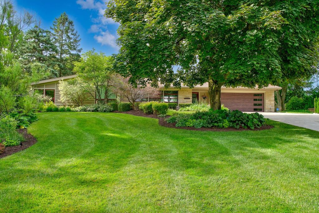 17425 Mierow LANE, Brookfield, WI 53045