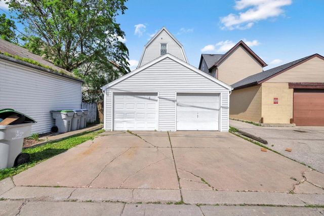 1680 N Astor STREET, Milwaukee, WI 53202