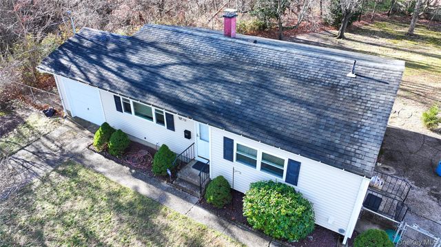 170 Sugarwood Lane, Central Islip, NY 11722