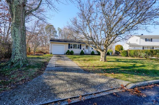 170 Sugarwood Lane, Central Islip, NY 11722