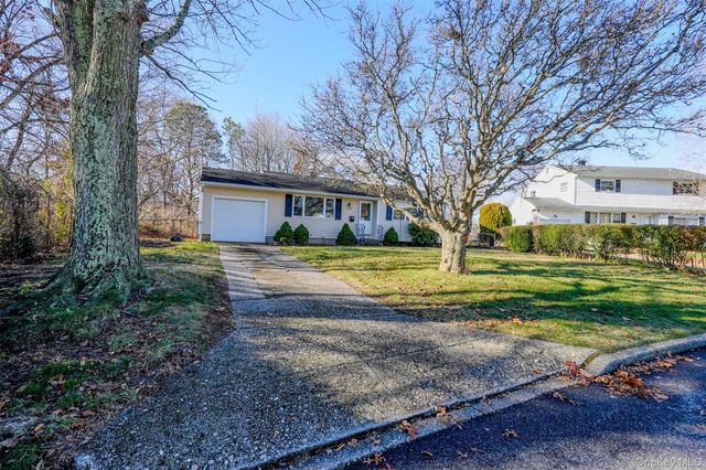 170 Sugarwood Lane, Central Islip, NY 11722