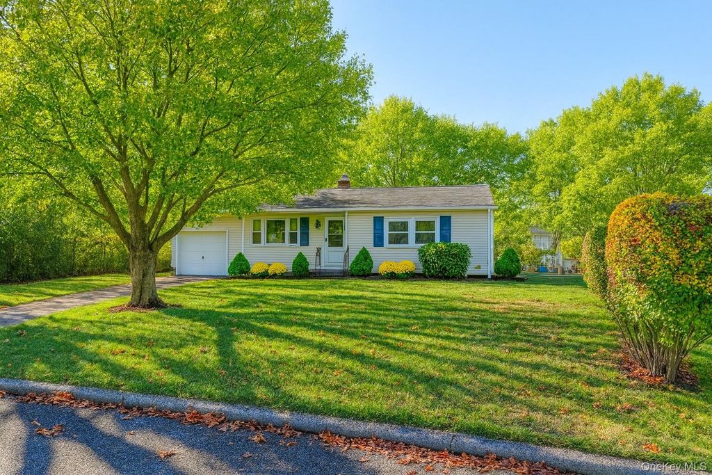 170 Sugarwood Lane, Central Islip, NY 11722