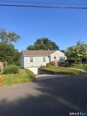 5 Herster Drive, East Lyme, CT 06357