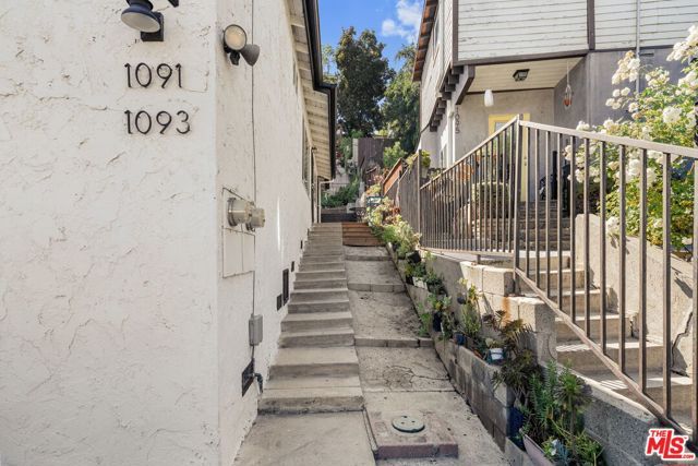 1091 N Gage Avenue, Los Angeles, CA 90063