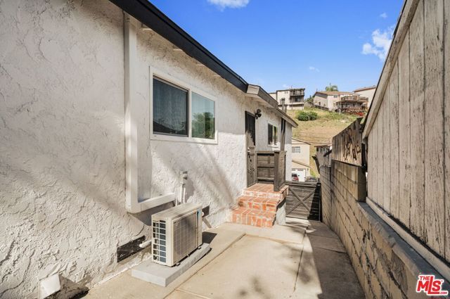 1091 N Gage Avenue, Los Angeles, CA 90063