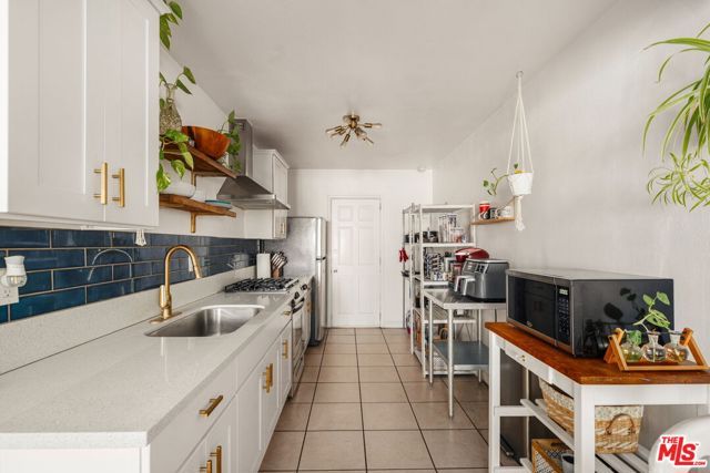 1091 N Gage Avenue, Los Angeles, CA 90063