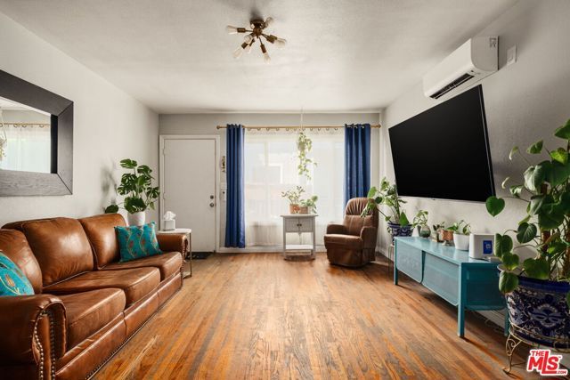 1091 N Gage Avenue, Los Angeles, CA 90063