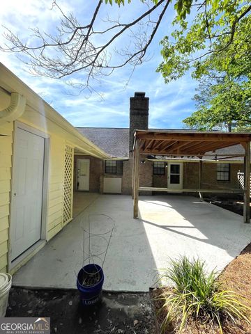 1104 Lakeview Drive, Blackshear, GA 31516