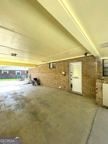 1104 Lakeview Drive, Blackshear, GA 31516