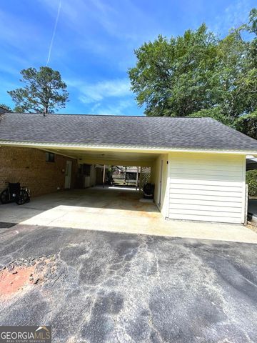 1104 Lakeview Drive, Blackshear, GA 31516