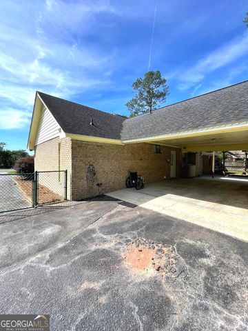 1104 Lakeview Drive, Blackshear, GA 31516