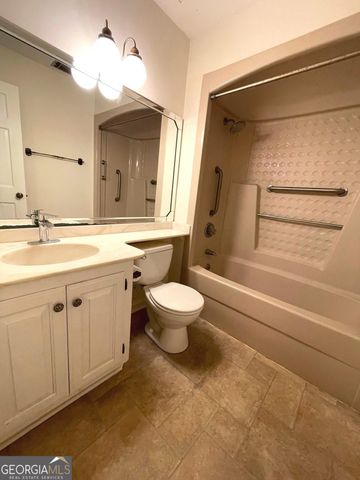 1104 Lakeview Drive, Blackshear, GA 31516