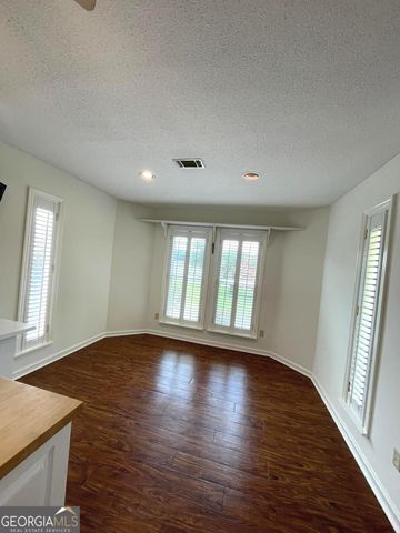 1104 Lakeview Drive, Blackshear, GA 31516