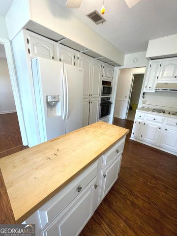 1104 Lakeview Drive, Blackshear, GA 31516