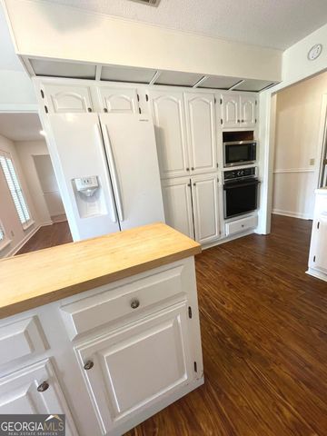 1104 Lakeview Drive, Blackshear, GA 31516