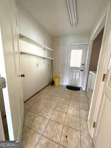1104 Lakeview Drive, Blackshear, GA 31516