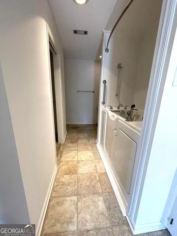 1104 Lakeview Drive, Blackshear, GA 31516