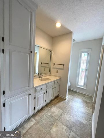 1104 Lakeview Drive, Blackshear, GA 31516