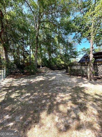 1104 Lakeview Drive, Blackshear, GA 31516