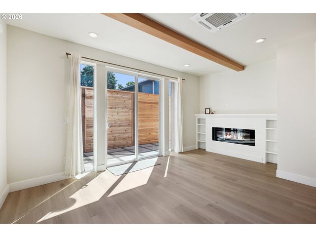 5448 Ne PRESCOTT St 5, Portland, OR 97218