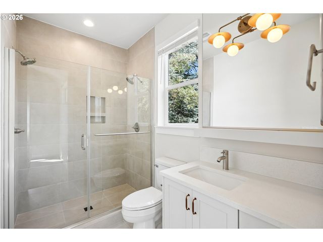 5448 Ne PRESCOTT St 5, Portland, OR 97218