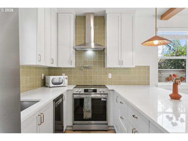 5448 Ne PRESCOTT St 5, Portland, OR 97218