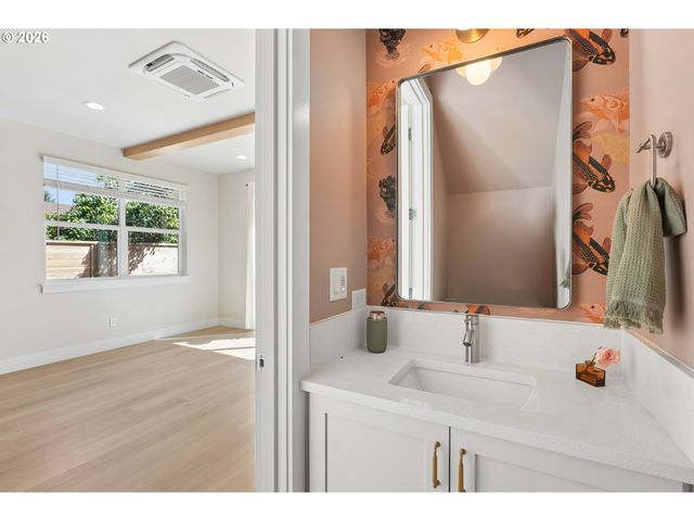 5448 Ne PRESCOTT St 5, Portland, OR 97218