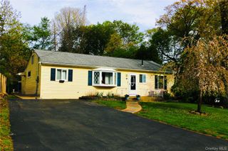 18 Washington Place, Pearl River, NY 10965