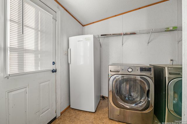 125 County Road 3822, San Antonio, TX 78253