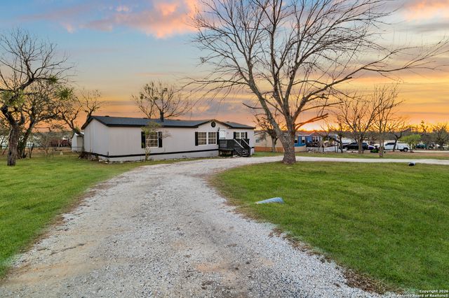 125 County Road 3822, San Antonio, TX 78253